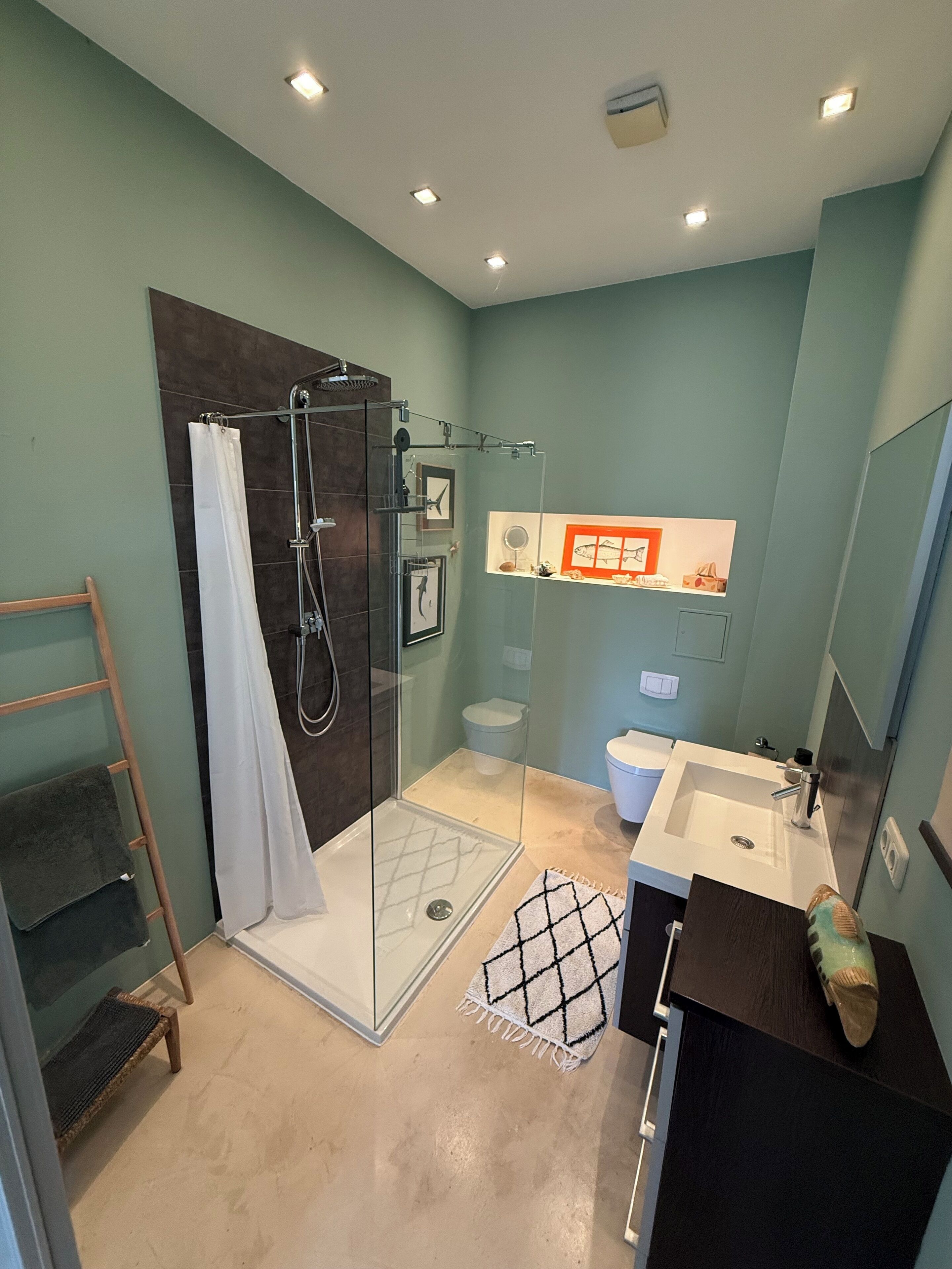 Shower, eco-friendly toiletries, hair dryer, towels