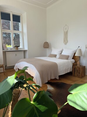 1 dormitorio, escritorio, wifi gratis y ropa de cama