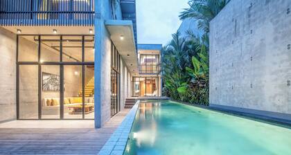 Modern 4 BR villa heart of Canggu 8mins to beach