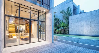 Chic 4BR Villa, Canggu Hub, 8mins to Beach Bliss