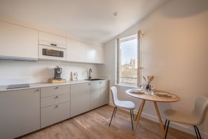 En 55-tommers smart-TV med digitale kanaler samt filmkjøp