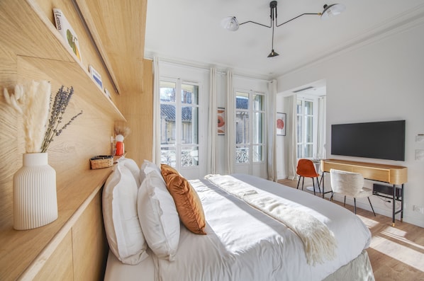 Classic Apartment, 1 King Bed, Kitchen