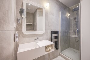 Classic Apartment, 1 King Bed, Kitchen | Bathroom | Separate tub and shower, hair dryer, towels, soap - Villa Victor Hugo by Odomo (Avignon)