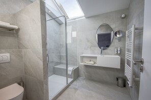Comfort Apartment, Garden View | Bathroom | Separate tub and shower, hair dryer, towels, soap