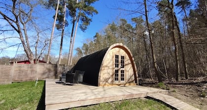 Mini hotel by the lake in the Mecklenburg Lake District, sleeping barrel
