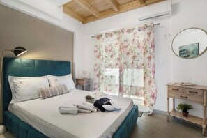 Deluxe Apartment, Sea View | Iron/ironing board, free WiFi - Coral View Apartment (Nikiana)