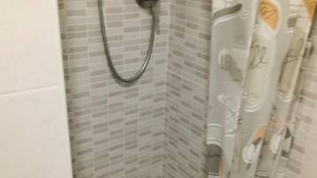 Studio, 1 Double Bed | Bathroom | Hair dryer, bidet