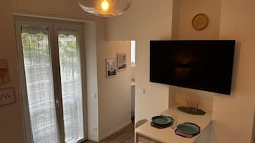 Studio, 1 Double Bed | Living area | 43-inch Smart TV with digital channels