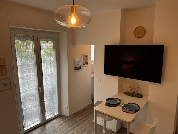 Studio, 1 Double Bed | Living area | 43-inch Smart TV with digital channels