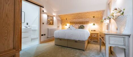 2 slaapkamers, een bureau, een strijkplank/strijkijzer, gratis wifi