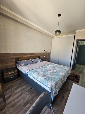 2 slaapkamers, een strijkplank/strijkijzer, wifi, beddengoed