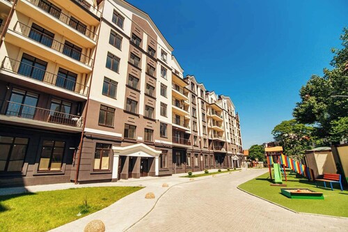 CITY CENTER 2 BD APARTMENT N24