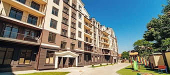 CITY CENTER 2 BD APARTMENT N24