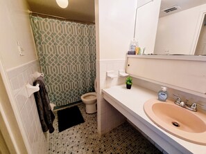 Hårføner og håndklær