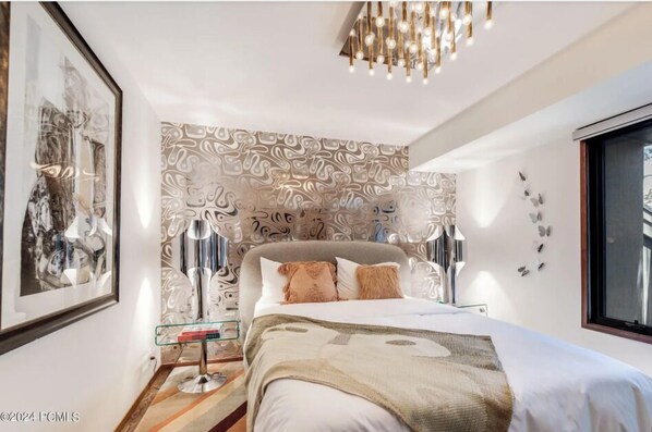 5 Schlafzimmer, Schreibtisch, Bügeleisen/Bügelbrett, Reisekinderbett