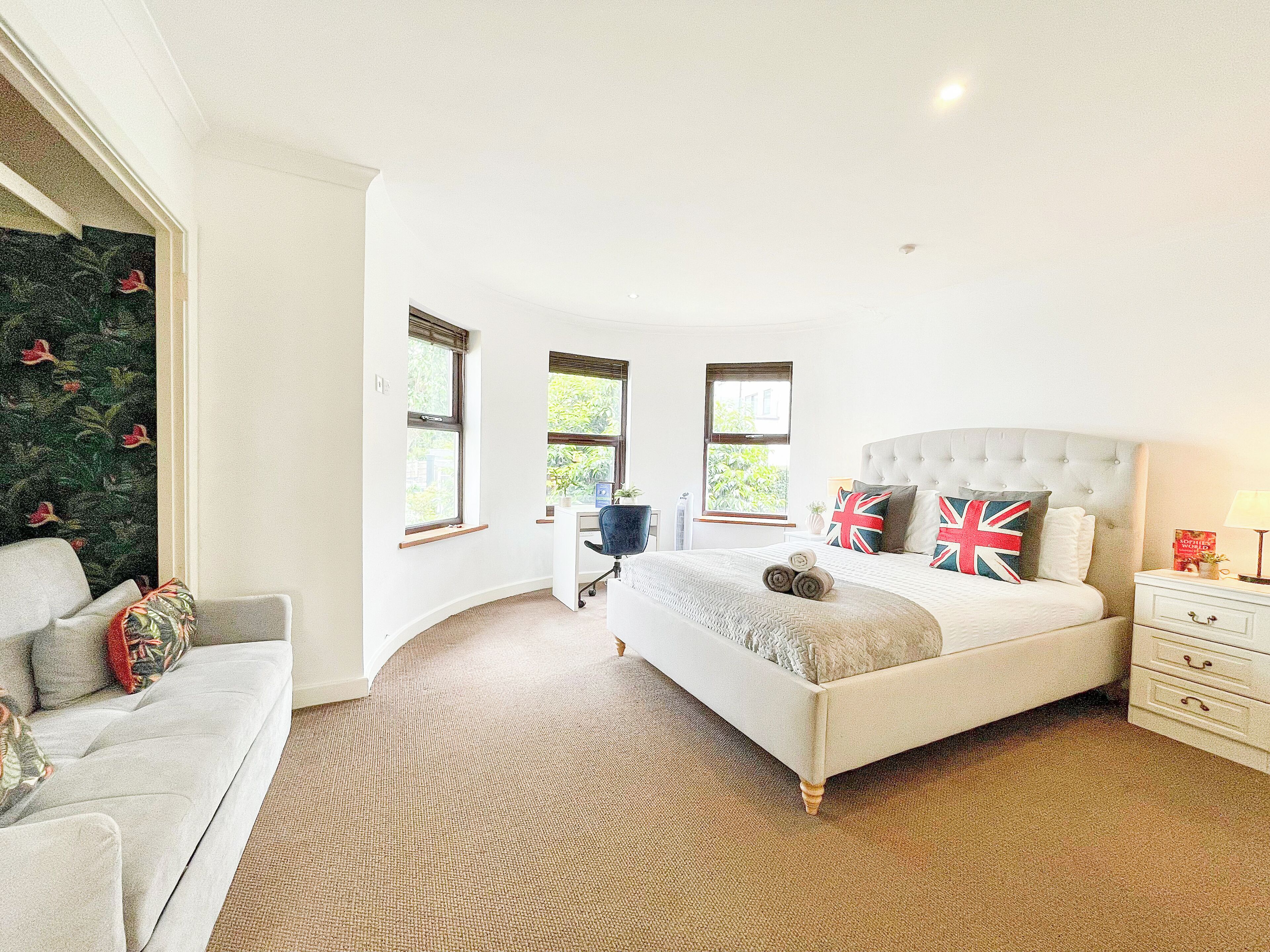 4 bedrooms, in-room safe, desk, iron/ironing board