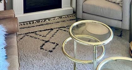Chic 1-bedroom fully furnished waterfront condo in downtown Portland