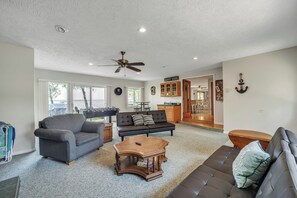 Smart TV, futbolito y libros