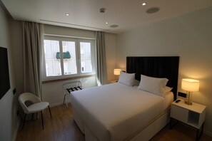 3 habitaciones, tabla de planchar con plancha, wifi y ropa de cama 