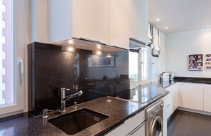 Cookware/dishes/utensils