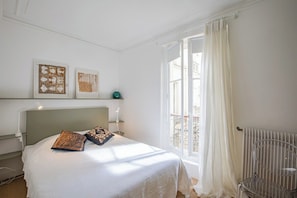 2 chambres, fer et planche à repasser, Wi-Fi, draps fournis