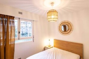 5 chambres, fer et planche à repasser, Wi-Fi, draps fournis