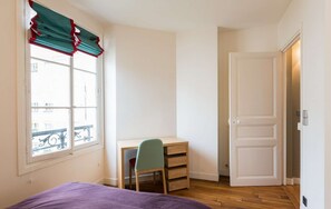 3 quartos, ferros/tábuas de passar roupa, Wi-Fi, roupa de cama