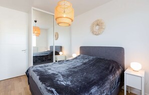 2 chambres, fer et planche à repasser, Wi-Fi, draps fournis