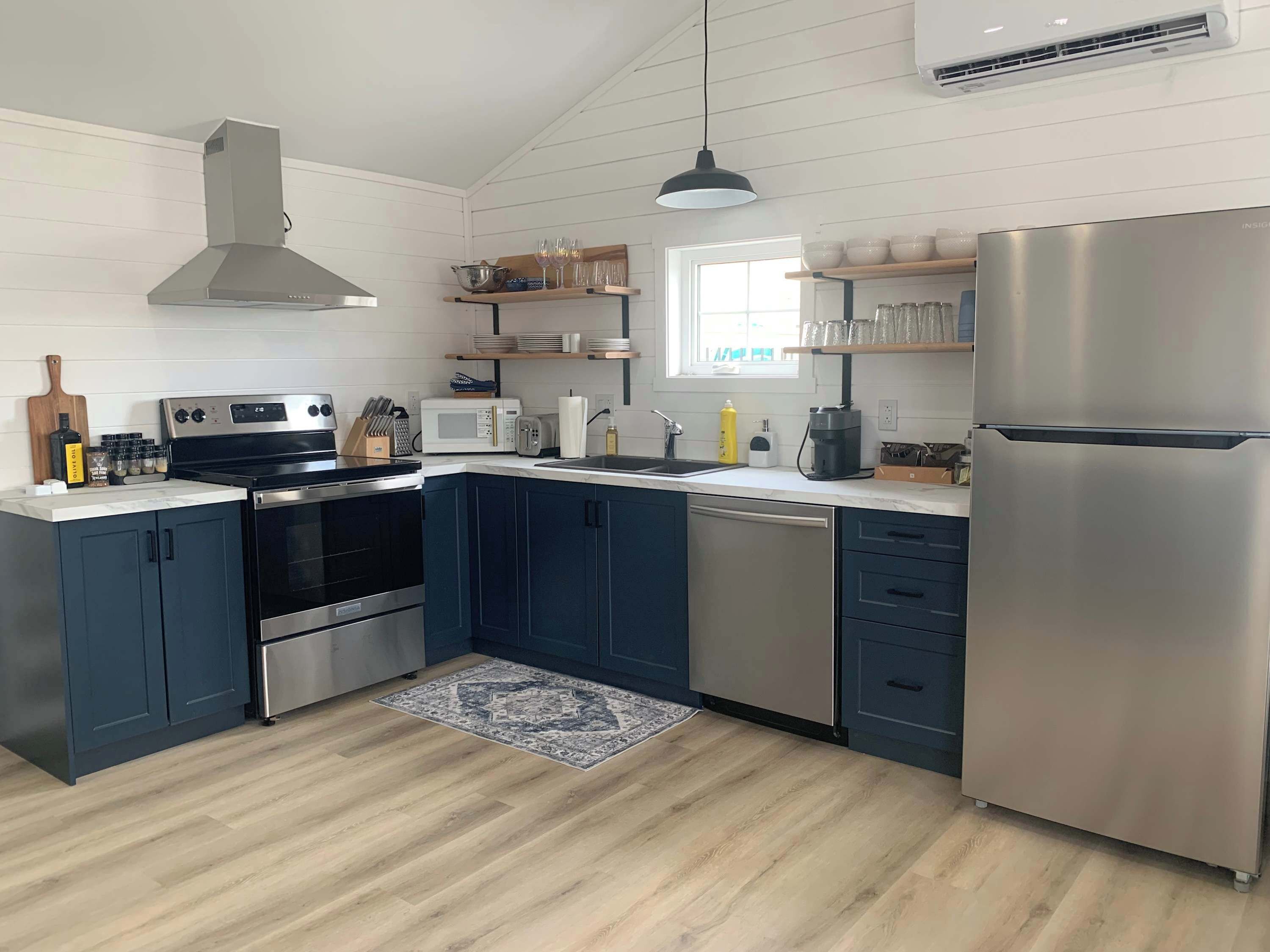 Refrigerador, microondas, horno, placa de cocina