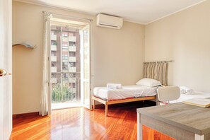 Appartement économique, vue sur la ville | Accès au Wi-Fi (inclus)