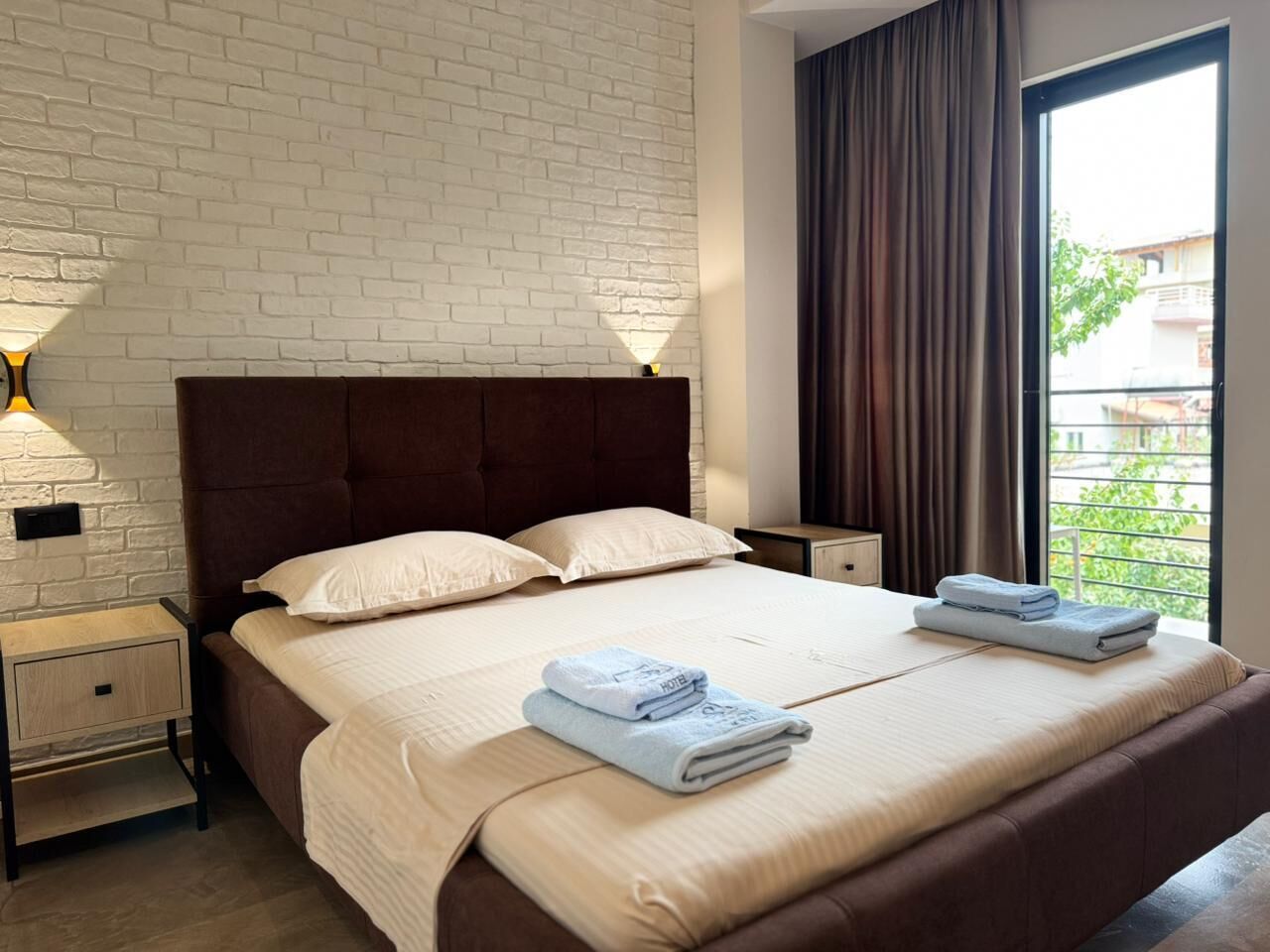 Familien-Vierbettzimmer, Balkon, Blick auf den Innenhof | Schallisolierte Zimmer, kostenloses WLAN