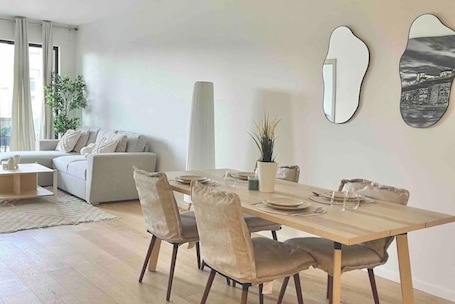 Dining. Prachtig nieuw appartement National Forest