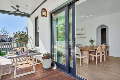 Downtown Luxury 5 Bed + Elevator, Parking, Bikes!