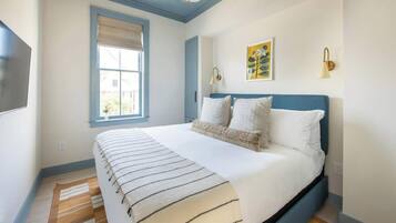 4 slaapkamers, een strijkplank/strijkijzer, reisbedje, wifi