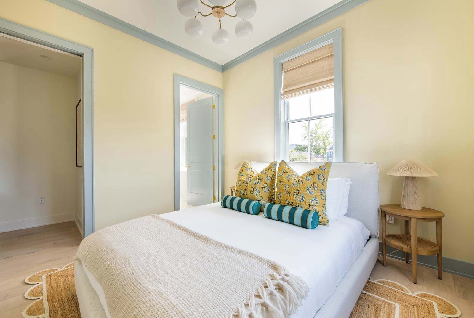 4 habitaciones, tabla de planchar con plancha, cuna de viaje y wifi 