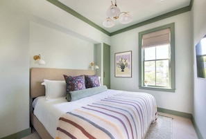 4 Schlafzimmer, Bügeleisen/Bügelbrett, Reisekinderbett, WLAN