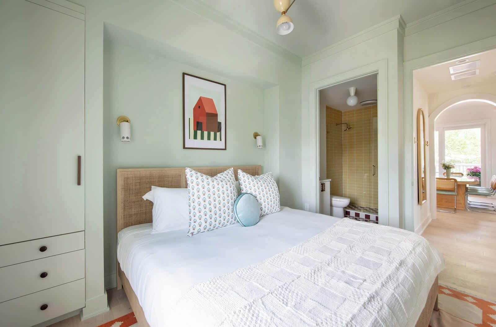 4 habitaciones, tabla de planchar con plancha, cuna de viaje y wifi 