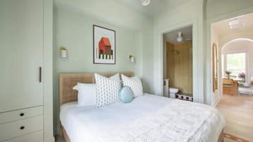 4 habitaciones, tabla de planchar con plancha, cuna de viaje y wifi