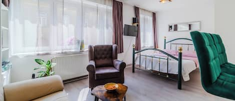 Standard-studio (Charming Downtown Studio) | Työpöytä, silitysrauta/-lauta, ilmainen Wi-Fi, vuodevaatteet