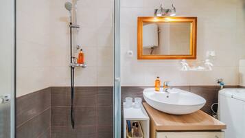 Standard Studio (Charming Downtown Studio) | Bathroom