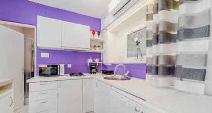 Charming Downtown Studio