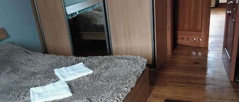 3 bedrooms, free WiFi, bed sheets