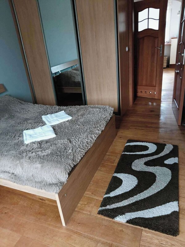 3 bilik tidur, Wi-fi percuma, cadar katil 