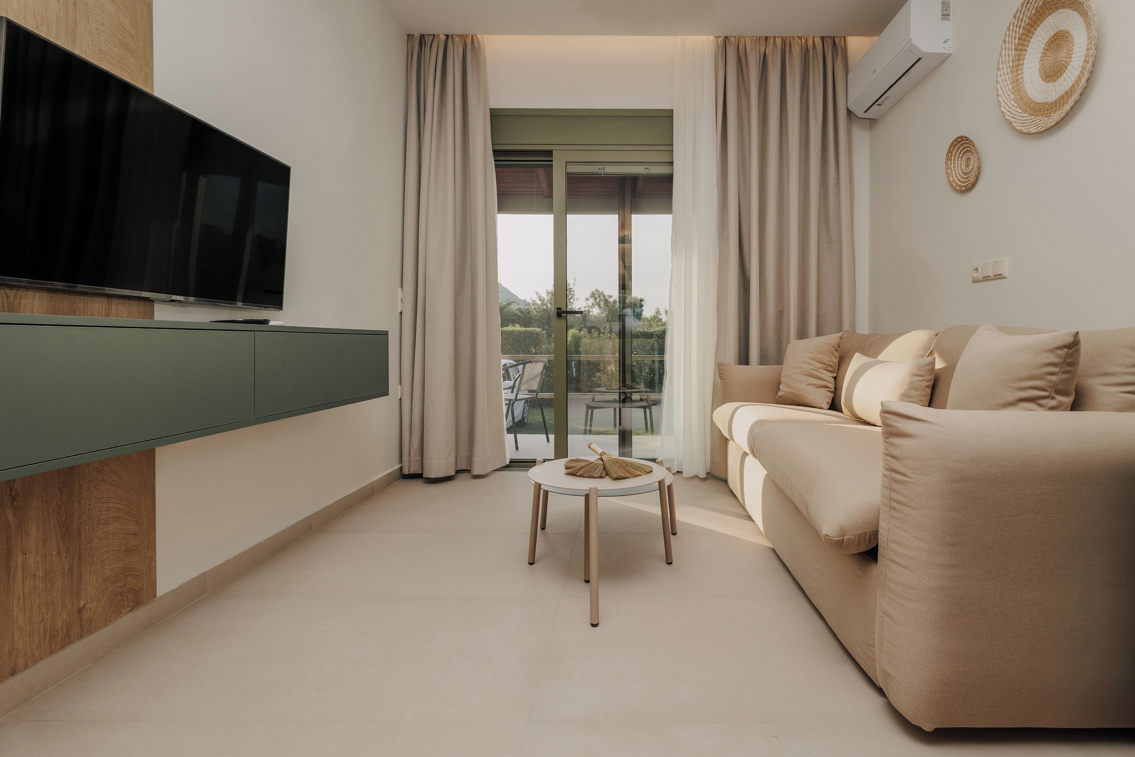 Signature Apartment | In-room safe, individually decorated, individually furnished, desk