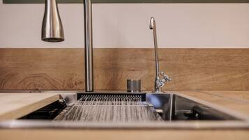 Signature-Apartment | Eigene Küche | Großer Kühlschrank, Mikrowelle, Ofen, Herdplatte