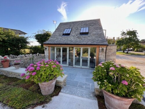 Idyllic secluded hideaway with countryside views