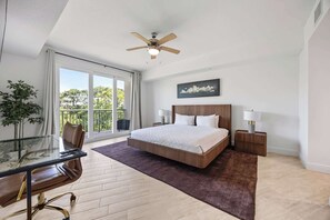 3 Schlafzimmer, Schreibtisch, Bügeleisen/Bügelbrett, Reisekinderbett