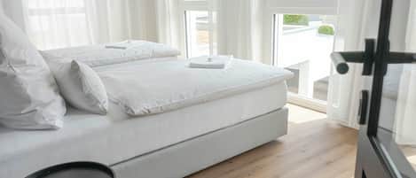 3 bedrooms, travel cot, free WiFi, bed sheets