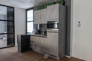 Microwave, stovetop, dishwasher