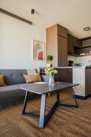 Televisión y oficina 